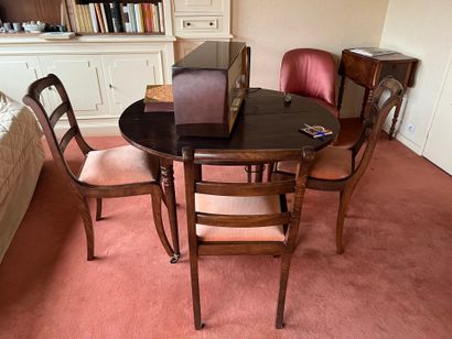 null Mahogany and mahogany veneer dining table
H.69 D.101 cm

Includes a suite of...
