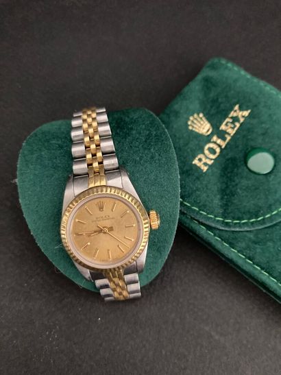 ROLEX, modèle oyster perpetual ROLEX, oyster perpetual model
Ladies' watch in steel...