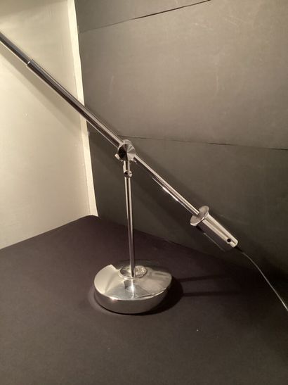 null SOLERE : 
Chrome-plated metal lamp.
1980s edition.
Height: 87 cm.
