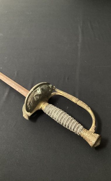 null EPEE with straight blade (rusty) 
Without scabbard.
Total length: 98 cm.