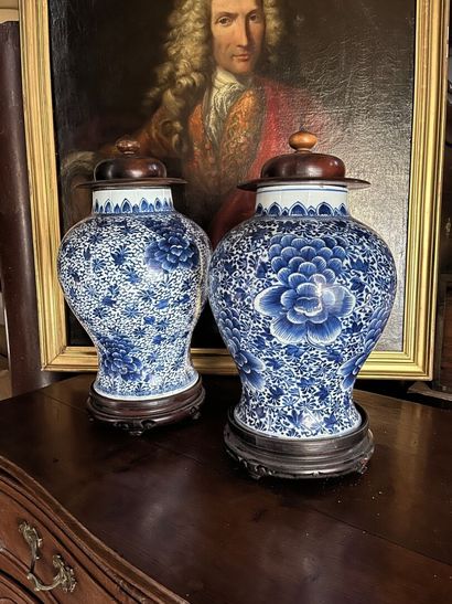 null CHINA - 19th century : 
SUITE OF TWO baluster-shaped porcelain POTS decorated...