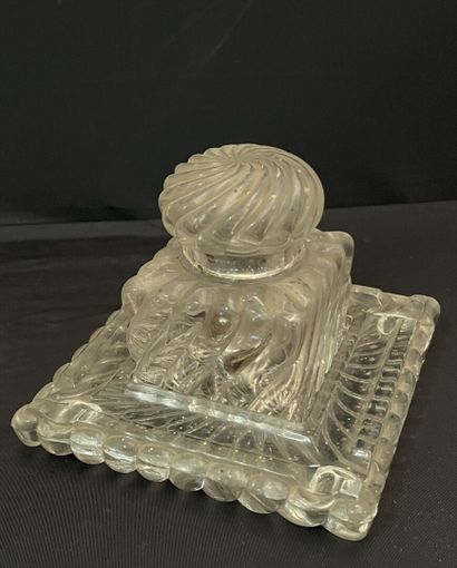 null BACCARAT: 
ENCRIER AND SUPPORT in molded crystal with gadroon decoration. 
Shock...