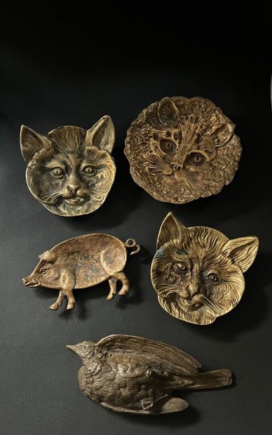 ² LOT OF EPREUVES in small bronze including : 
-Sitting hare with erect ears. On...
