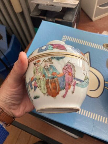 null LOT in porcelain including: a teapot and a covered bowl with polychrome decoration...