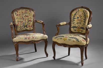 PAIRE DE FAUTEUILS - Estampillé L.M. LEFEVRE TWO Louis XV period cabriolet-back armchairs...