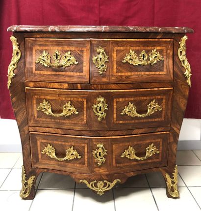 COMMODE A Louis XV period COMMODE with curved sides in rosewood and rosewood marquetry...