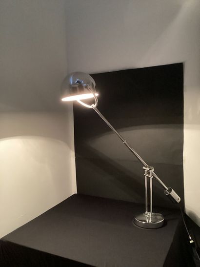 null SOLERE : 
Chrome-plated metal lamp.
1980s edition.
Height: 87 cm.