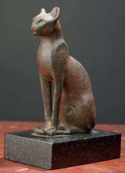 Statuette représenant la déesse chatte Bastet...
