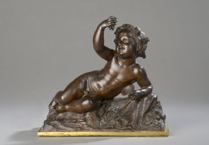 null Groupe en bronze figurant Bacchus jeune, alangui sur une peau de bête et des...
