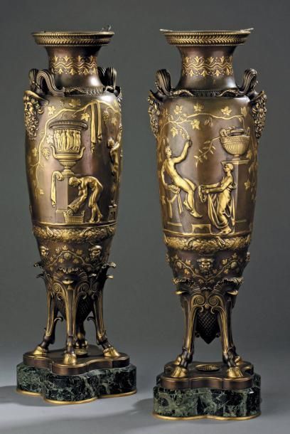 Ferdinand LEVILLAIN (1837-1905) Paire de vases en bronze ciselé, patiné et doré à...