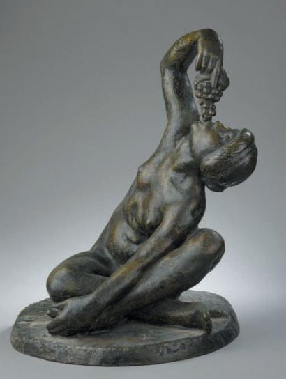 PIERRE-OCTAVE VIGOUREUX (1884-1965) La vendangeuse Bronze à patine verte. Signée...