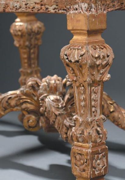 null Banquette en bois mouluré finement sculpté et doré, époque Louis XIV, vers 1680...