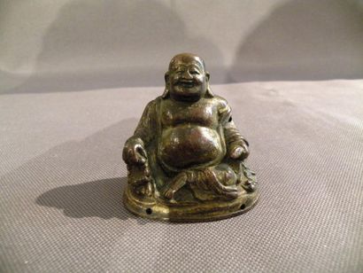 null Statuette de Budai en bronze Chine, XVIIe siècle Représenté assis, la main droite...