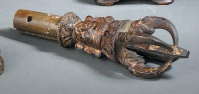 null Manche de cloche ghanta en bronze doré Tibet, XVIIIe siècle Constitué d'une...