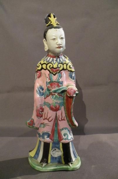null Statuette de Guanyin en porcelaine "famille rose" Chine, dynastie Qing, XIXe...