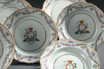 null Six assiettes en porcelaine "famille rose" Chine, dynastie Qing, époque Qianlong...