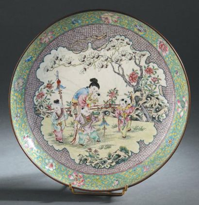 null Coupe en émaux de Canton Chine, dynastie Qing, époque Qianlong (1736-1795) Circulaire,...