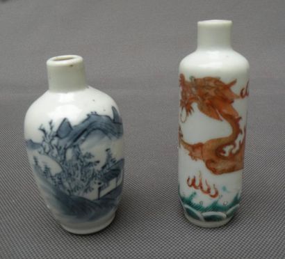 null Deux tabatières en porcelaine Chine, dynastie Qing, fin du XIXe siècle La tabatière...