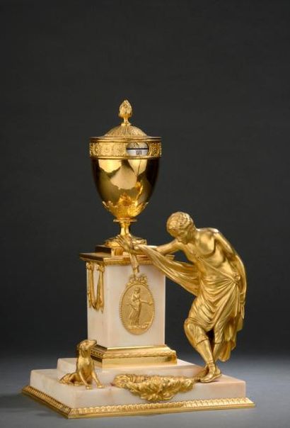 Attribué à Matthew BOULTON Pendule en marbre blanc, bronze ciselé et doré à décor...