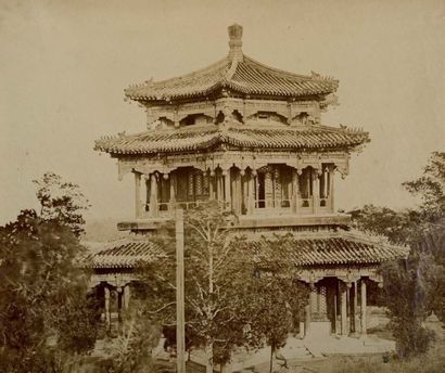 FELICE BEATO (1832-1909) Le Grand Palais impérial, Yuen Ming Yuen, avant l'incendie,...