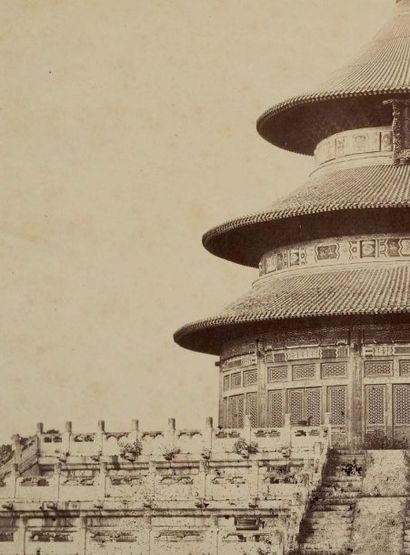 FELICE BEATO (1832-1909) Le Temple du Ciel à Pékin Tirage sur papier albuminé, monté...