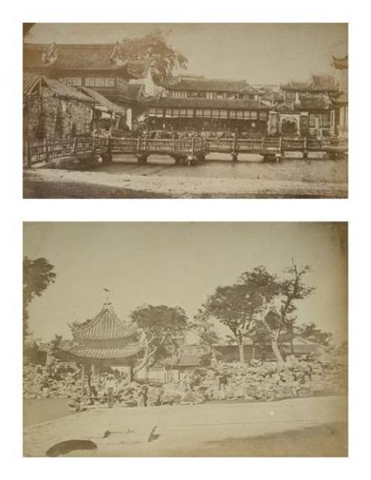 ANONYME Le jardin du palais du Thé à Shangai Deux tirages sur papier albuminé, montés...