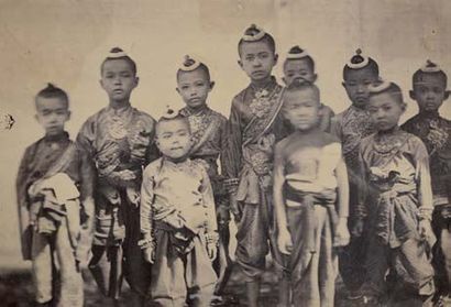 Attribué à Pierre Joseph ROSSIER (1829 - vers 1890) Enfants du premier roi du Siam...