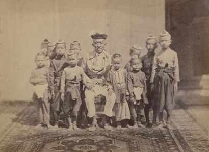 Attribué à Pierre Joseph ROSSIER (1829 - vers 1890) Mongkut Ier, premier roi du Siam,...