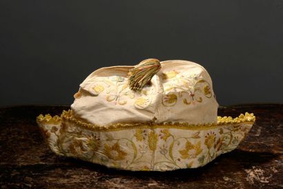 null Bonnet d'intérieur, 1er tiers du XVIIIe siècle. Bonnet emboîtant à quatre pans...