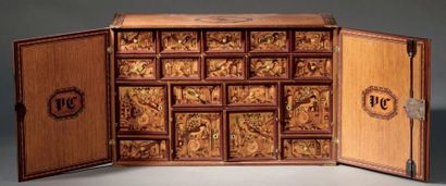 null Cabinet, fin du XVIe début du XVIIe siècle, Allemagne du Sud. De forme rectangulaire...