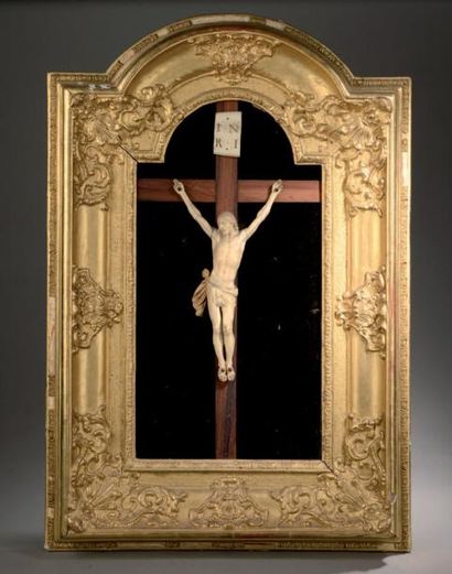 Christ en croix, début du XVIIIe siècle....