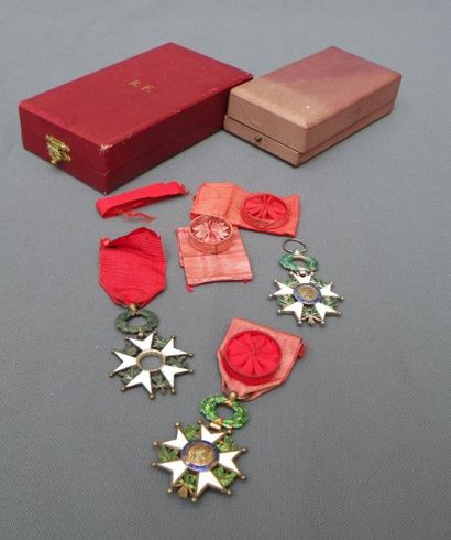 France Ordre national de la Légion d'honneur. Lot de 3 étoiles: Officier, 2 Chevaliers....