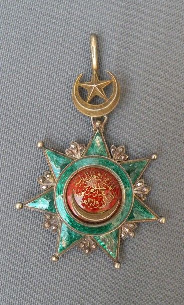 TURQUIE Ordre d'Osmanié. Étoile de Commandeur. Argent, émail (éclats), SC. [AB]....