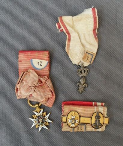 France Lot de trois pièces: - Ordre royal et militaire de Saint Louis. Croix d'Officier,...