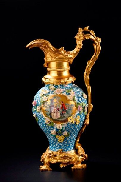 null Paire d'aiguières en porcelaine de Meissen Maiblumen vers 1750. À monture de...