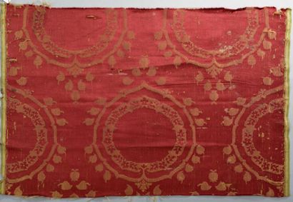 null Damas bicolore rouge et or, Italie, XVe ou début du XVIe siècle. À décor d'influence...