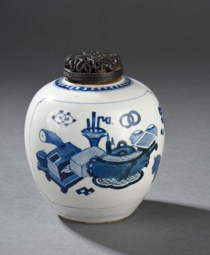 Petit vase en porcelaine bleu blanc Chine...