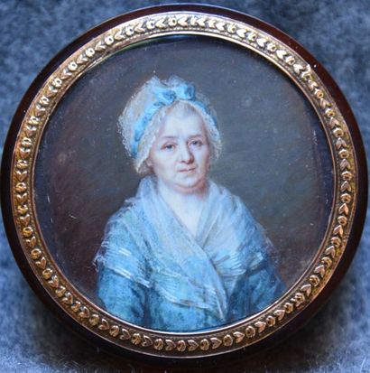 Ecole FRANÇAISE, vers 1780 Portrait de femme en robe bleue et au fichu de mousseline...