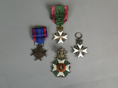 BELGIQUE 
Lot de 4 décorations: Croix de Chevalier de l'Ordre de Léopold, écrin,...