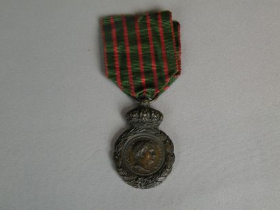 France 
Médaille de SainteHélène. 2 médailles. Bronze, rubans. B