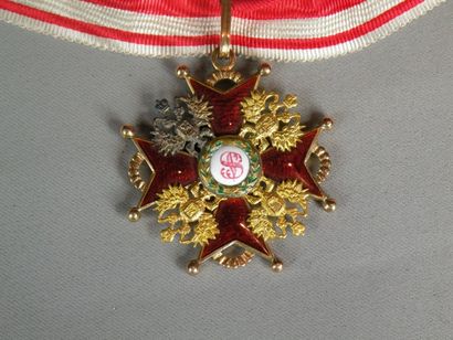 RUSSIE 
Ordre de Saint Stanislas. Croix de Commandeur. Or, une aigle rapportée en...