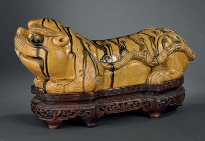 null Oreiller en céramique émaillée jaune et noire
Chine, dynastie Liao (907-1125)
En...