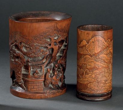 Deux pots à pinceaux en bambou sculpté
Chine,...