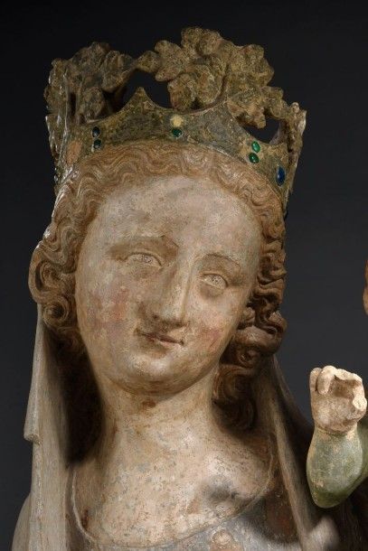  Exceptionnelle Vierge à l'Enfant en pierre calcaire sculptée en ronde-bosse et en...