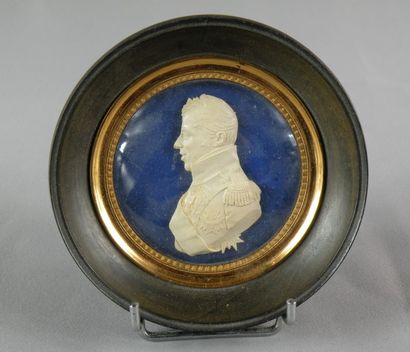 null Profil de Charles X, vers 1825
En composition sur fond bleu à l'imitation de...