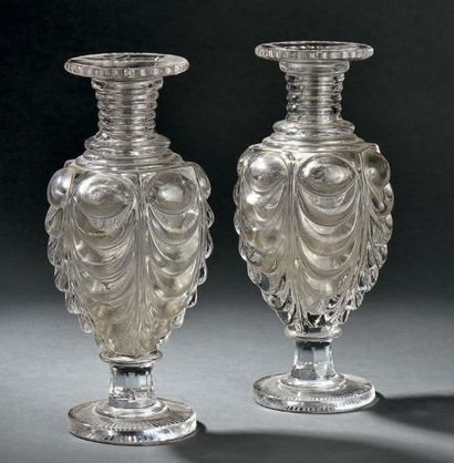 null Paire de vases d'époque Restauration
En cristal, sur piédouche à décor de cabochons...
