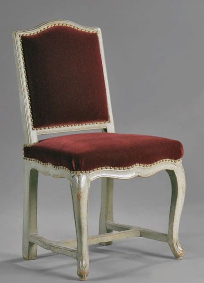 Forte chaise d'époque Louis XV
En bois mouluré...