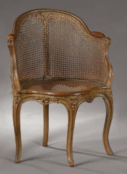 null Fauteuil de bureau, estampillé C.L. Mariette, d'époque Louis XV
En bois mouluré...