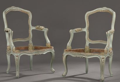 null Paire de fauteuils cabriolet, d'époque Louis XV
En bois mouluré, sculpté et...