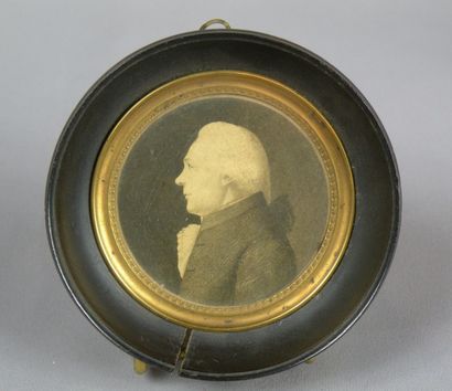 null Miniature ronde 

Portrait de gentilhomme de profil

Gravure

D. 6 cm